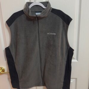 Columbia Gray and Black Fleece Vest